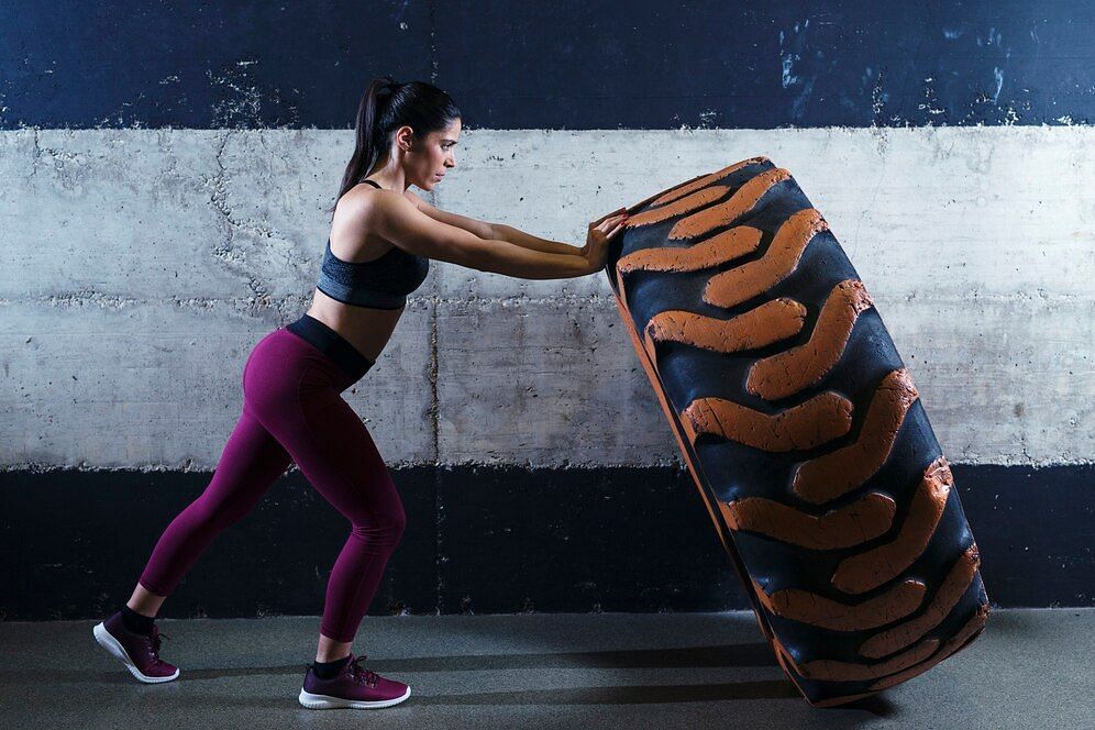 CrossFit (Image via Freepik/Aleksandralittlewolf)